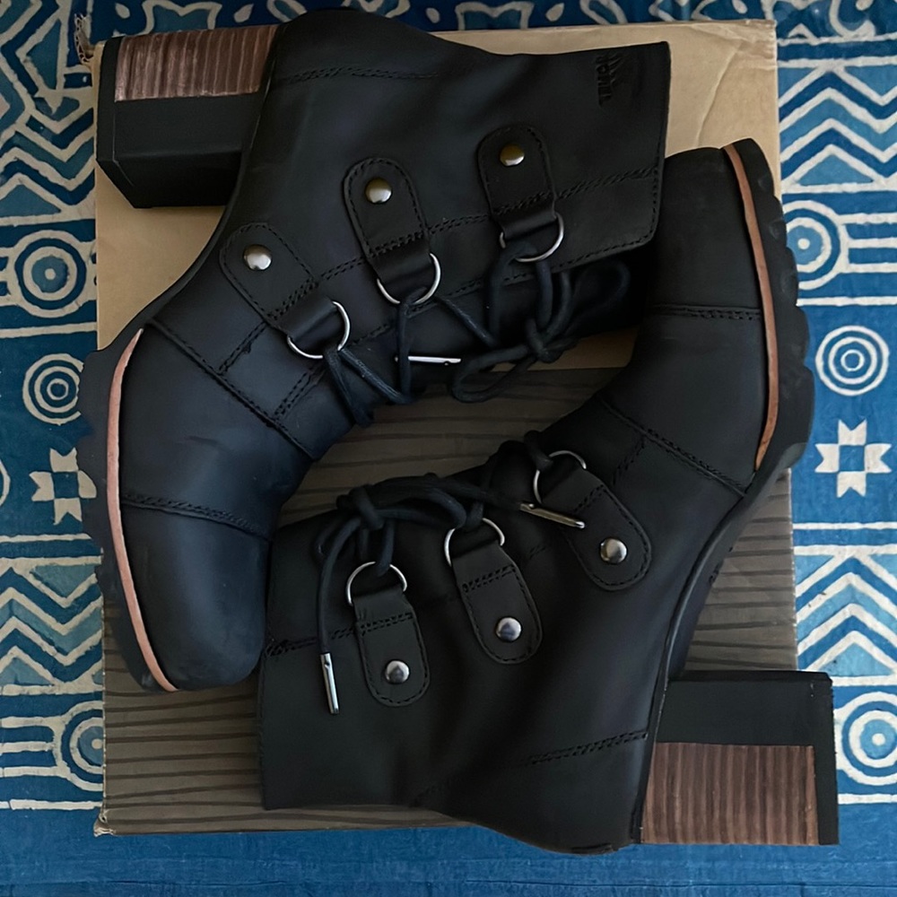 Women’s Sorel Addington Black Boots Size 10
